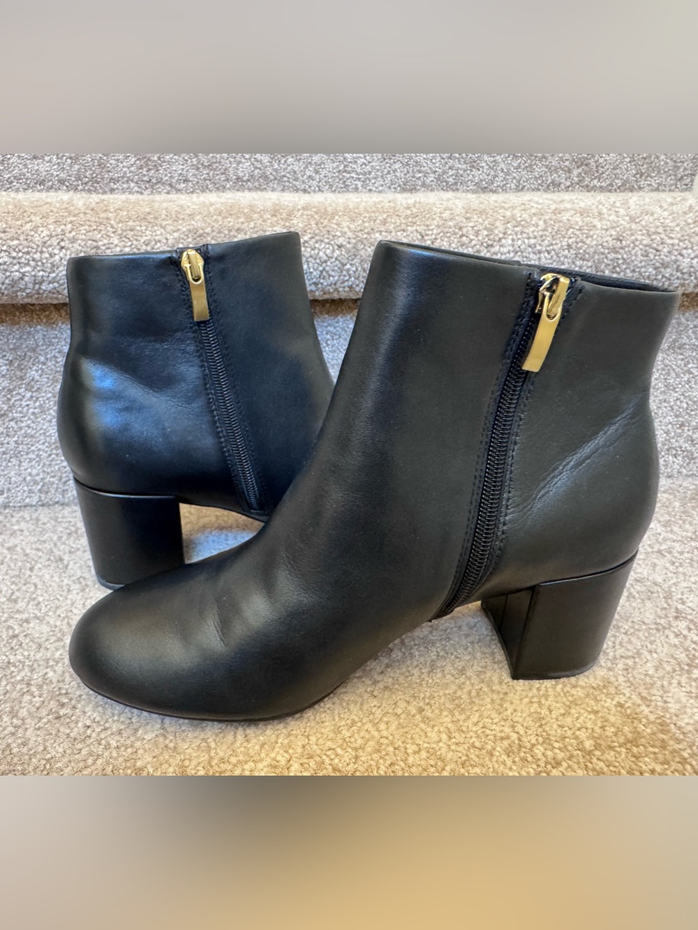NWOT ROCKPORT Women's Black Leather Zip Ankle Bootie Sz 8.5M